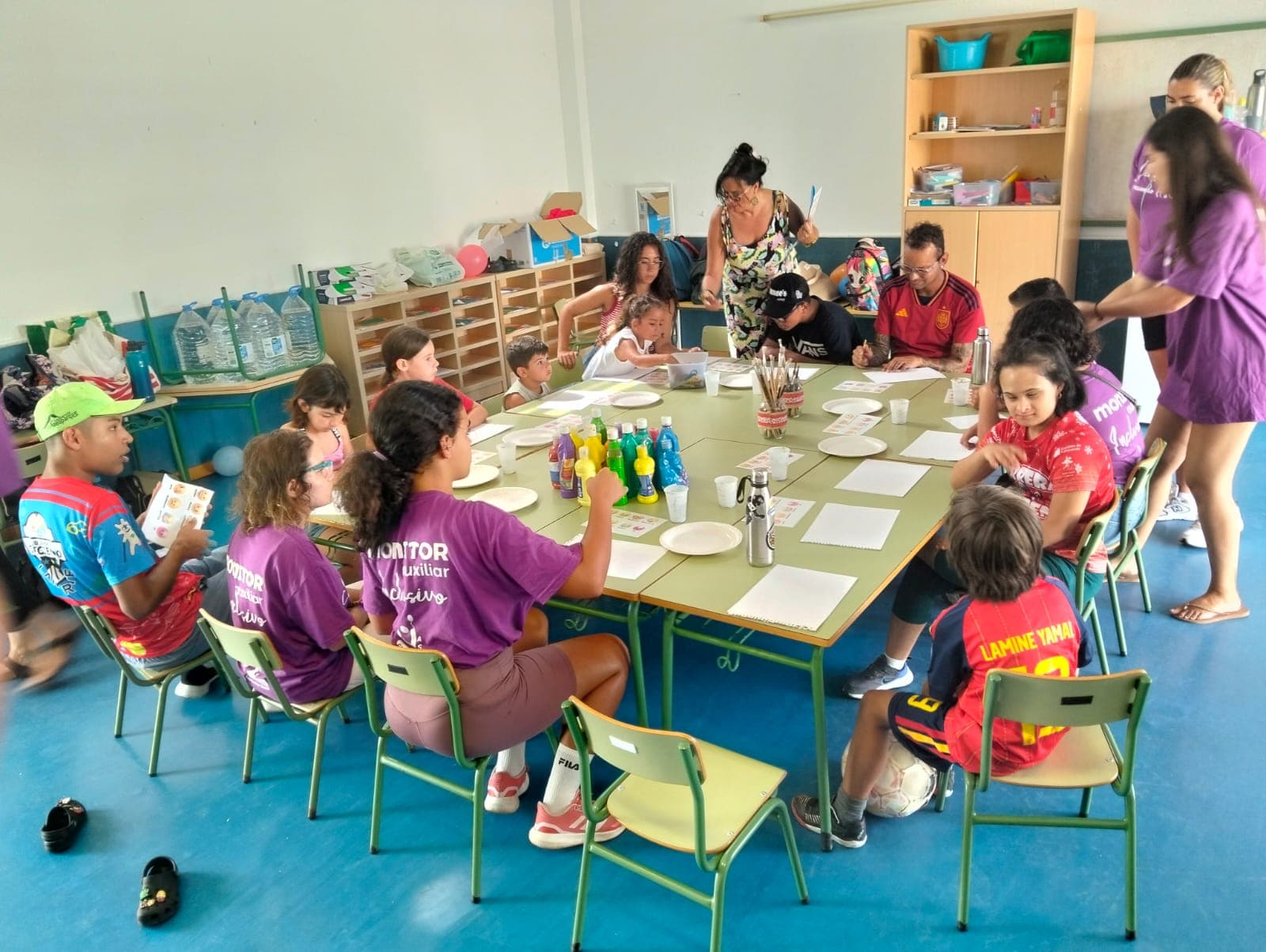 Taller de arte terapia en el campamento de verano con Creciendo Yaiza